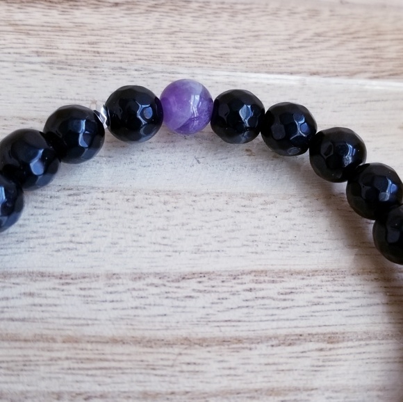 Black Onyx & Chevron Amethyst Bracelet - Picture 4 of 5